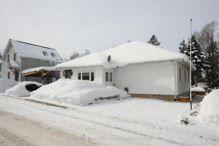 32 ONTARIO STREET, Prince Edward County, Ontario K0K 2T0, Canada