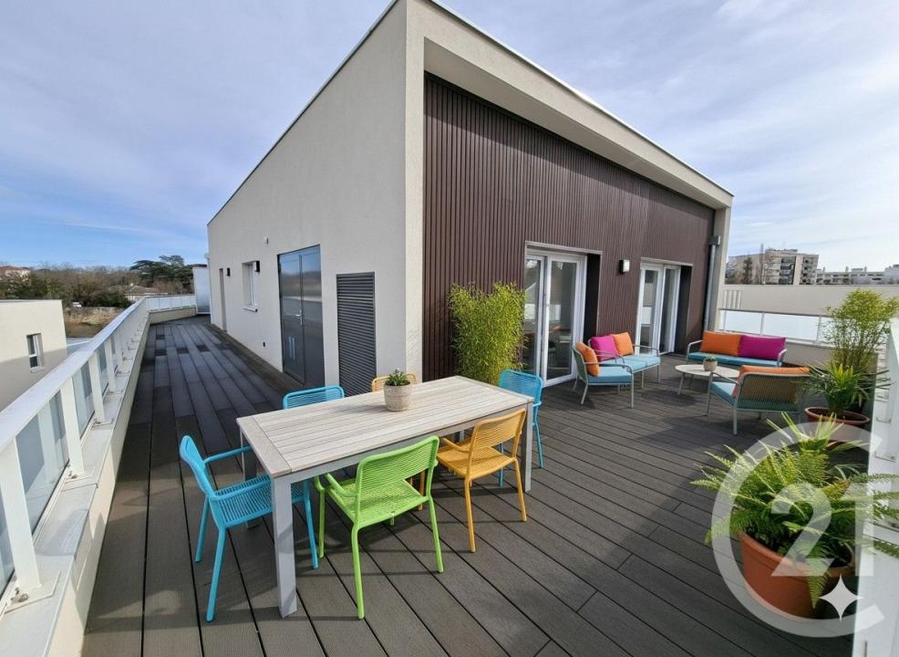 Champagne Au Mont D Or, Рона — Альпы 69410, Франция