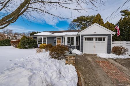 5 Breslau Street, Bay Shore, NY 11706, USA