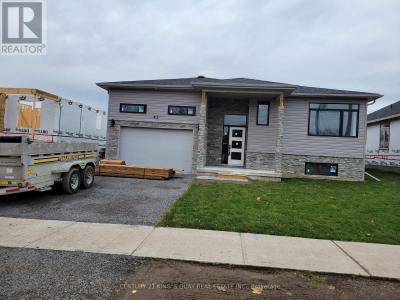 42 MCFARLAND DRIVE, Belleville (belleville Ward), אונטריו K8N 2X2, קנדה 