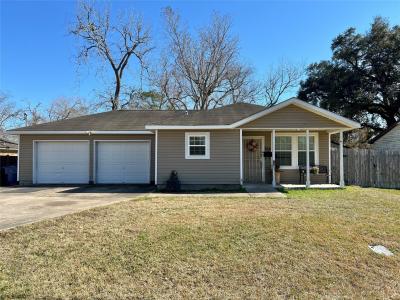 708 E 6th Street, Sweeny, Texas 77480, USA