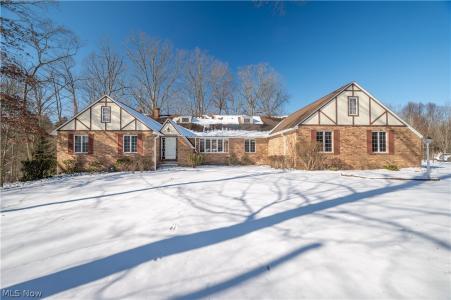 2998 Whispering Pines Drive, Canfield, Ohio 44406, USA