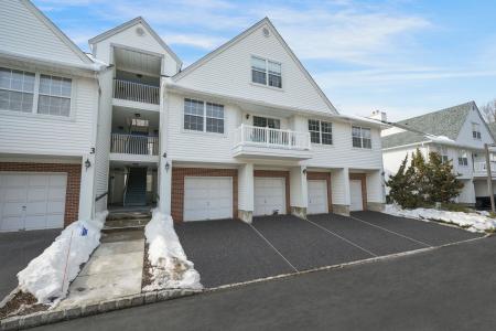 4-2 Vernon Court, Waldwick, NJ 07463, USA