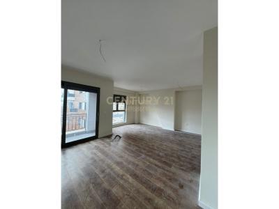 Shkolla e Kuqe, Tirana, Albania