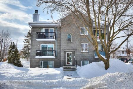 90  Rue Pierre-Laporte, Saint-Eustache, كيبيك J7P 5B4, كندا 
