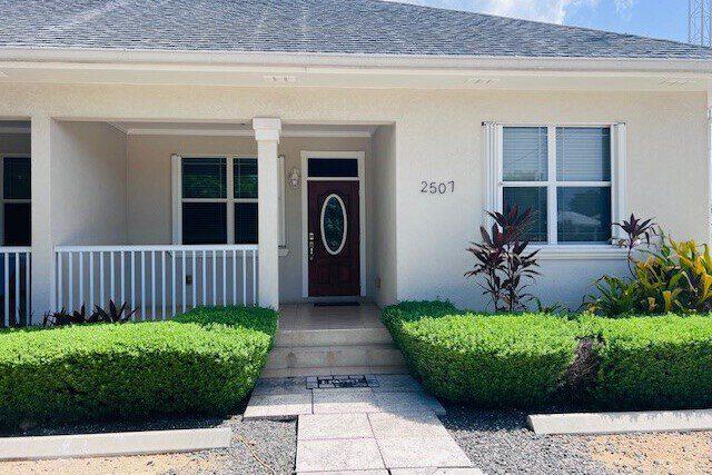 IMMACULATE DUPLEX 2/2 ON SHAMROCK ROAD 1ST MARCH, Lower Valley, Grand Cayman, 開曼群島