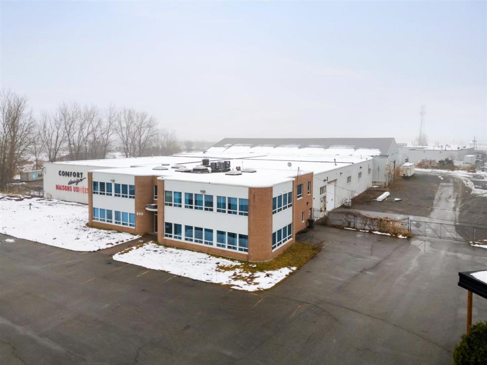 600Z Rue Sicard, Mascouche, Quebec J7K 3G5, Canada