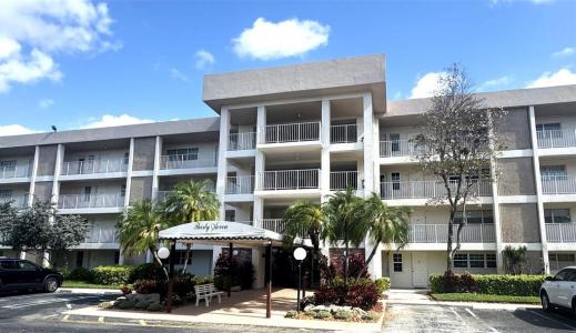 3351 S Palm Aire Drive, Pompano Beach, Florida 33069, USA