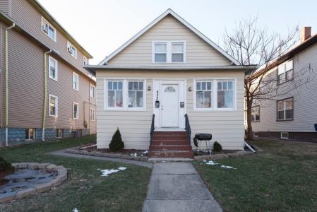 832 Lenox Avenue, Waukegan, 伊利诺斯州 60085, 美国