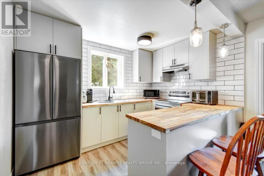 2289 LOOP ROAD, Highlands East (monmouth), Ontario K0L 3C0, Canadá