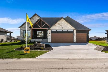 403 GRANDE POINTE MEADOWS BOULEVARD, Grande Pointe, Manitoba R5A 0C3, Canada