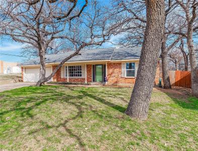 97 Regents Park, Bedford, Texas 76022, USA