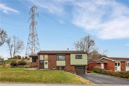 911 QUAKER DR., North Huntingdon, ペンシルベニア 15642, アメリカ合衆国