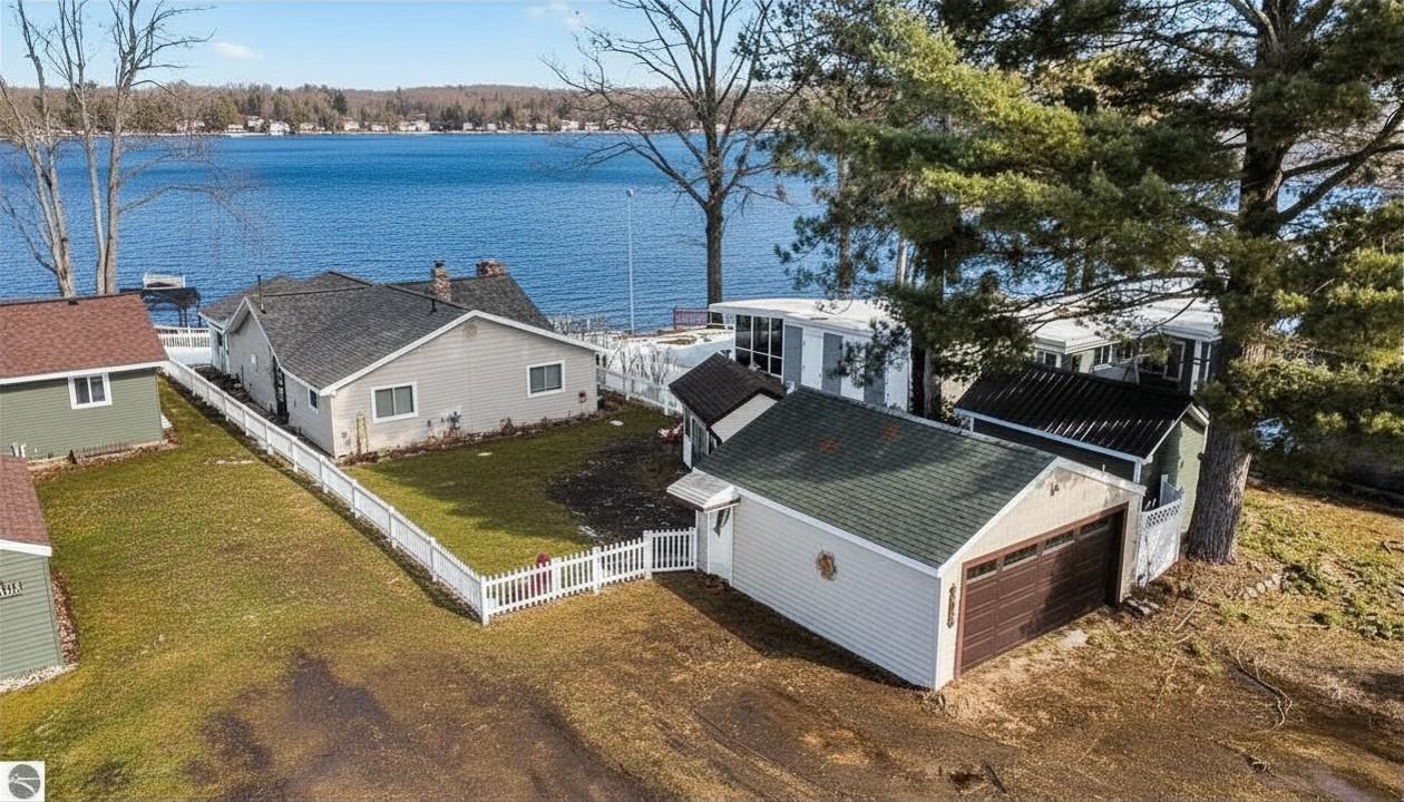 11412 South Shore, Lac, Michigan 48632, États-Unis