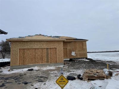 76 STERLING CRESCENT, Steinbach, Manitoba R5G 2P9, Canada