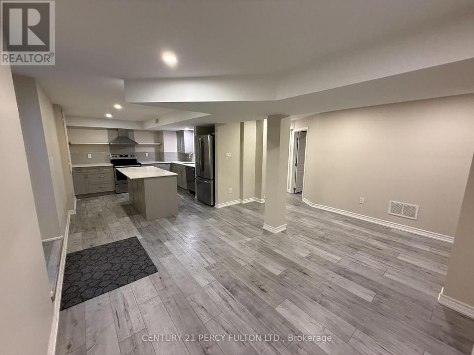 7 REDMOND DRIVE, Ajax (central), Ontario L1S 5R7, Kanada