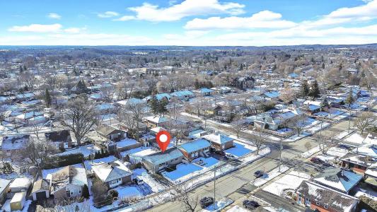 102 PRINCE CHARLES DRIVE, Halton Hills, Ontario L7G 3V6, Kanada