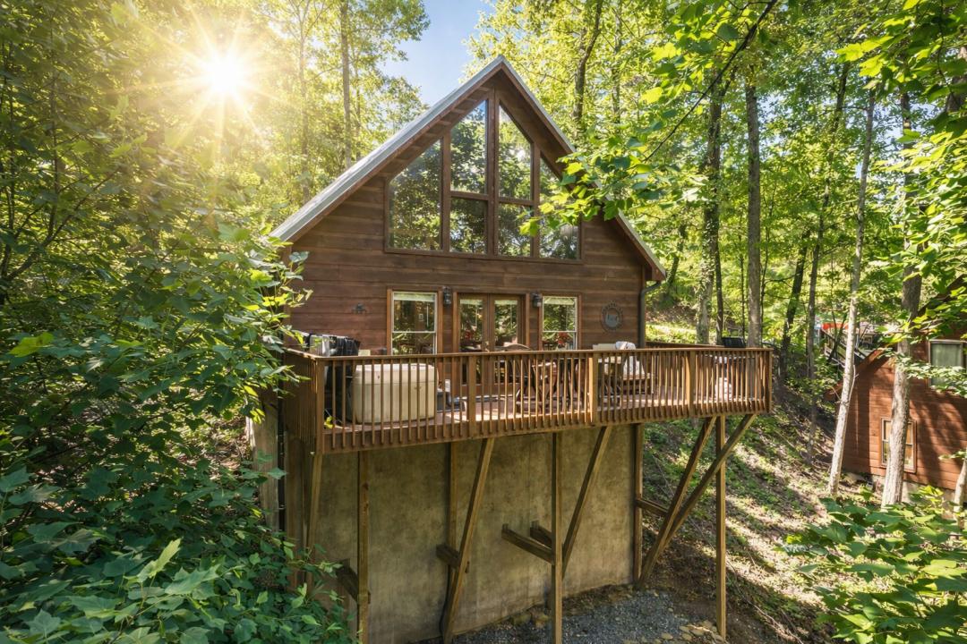 1031 Elm Circle, Sevierville, Tennessee 37876, USA