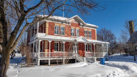 455-455A  Av. du Foyer, Saint-Alexandre-de-Kamouraska, Quebec G0L 2G0, Canadá