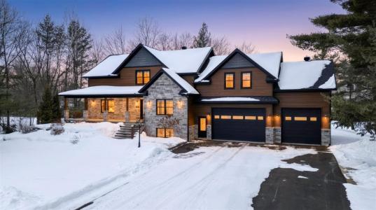 135  Rue des Pins, Sainte-Sabine, Quebec J0J 2B0, Canada