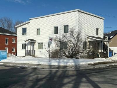 489-493  Rue Cowie, Granby, Quebec J2G 3W4, Canada