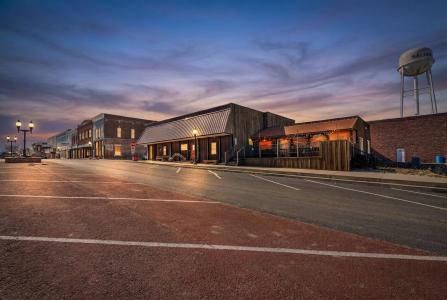 124 SOUTH BROADWAY, SALISBURY, Missouri 65281, USA