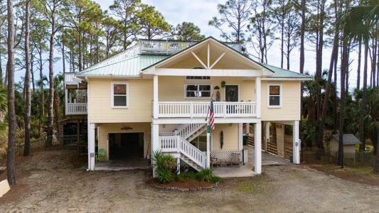 548 E Pine Ave, Saint George Island, Florida 32328, USA