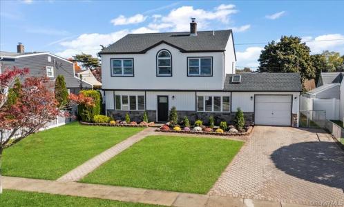 89 Ridge Lane, Levittown, NY 11756, USA