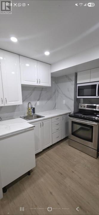 582 STROUDS LANE, Pickering (amberlea), Ontario L1V 4S6, CANADÁ