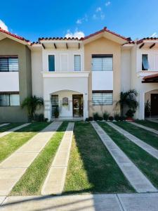 Km 10 Zona Sevillas , Norte, Santa Cruz 00001, Bolivia