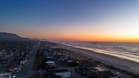 177 S Dolphin, Rockaway Beach, Oregon 97136, USA