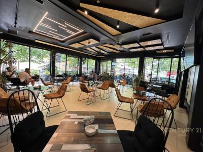 Rruga 5 Maji, Tirana, Albania