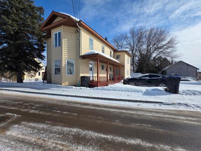 92-92B  Rue du Vieux-Chemin, Témiscouata-sur-le-Lac, كيبيك G0L 1E0, كندا 