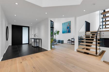 117  Rue Laporte, Dollard-Des Ormeaux, Quebec H9A 3E3, Canada