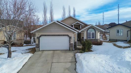 58 LEWIS CLOSE, Red Deer, ألبرتا T4R 3E4, كندا 