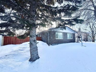 582 SPRUCE DRIVE, East Selkirk, Manitoba R1A 0Y6, Canada