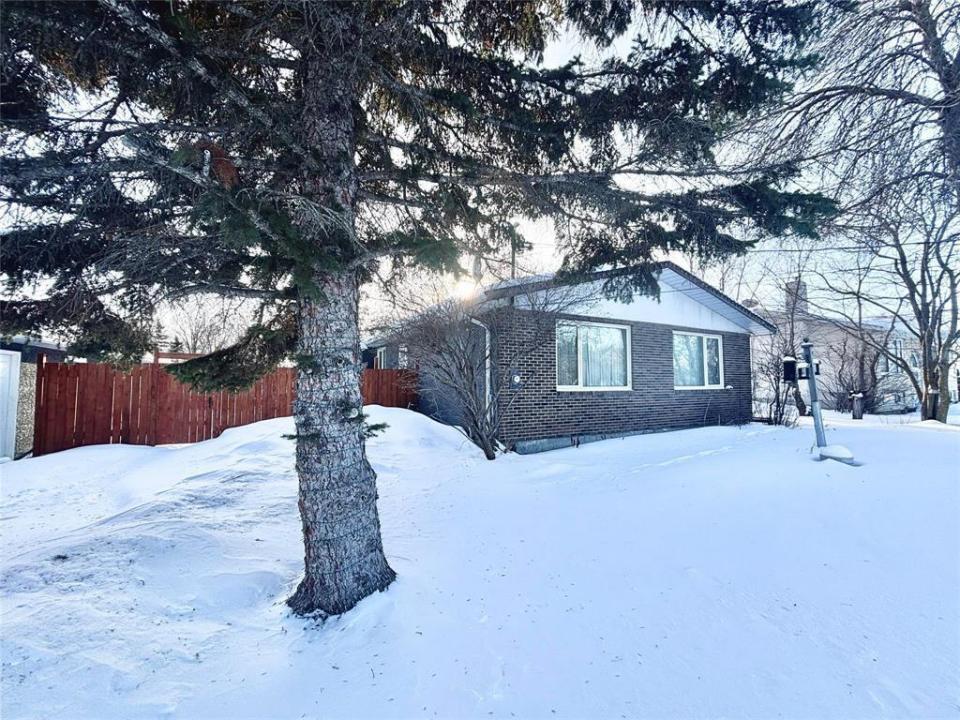 582 SPRUCE DRIVE, East Selkirk, Manitoba R1A 0Y6, Kanada