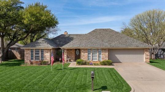 1214 Chaparral Lane, Granbury, Texas 76048, USA
