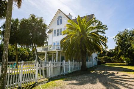 312 Land Street, Saint George Island, Florida 32328, USA