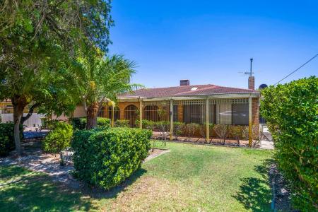 8 Pendeen Street, Cloverdale, WA 6105, Australia