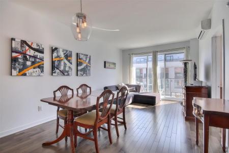 131  Ch. Bates, Mont-Royal, Quebec H2V 1B1, CANADÁ