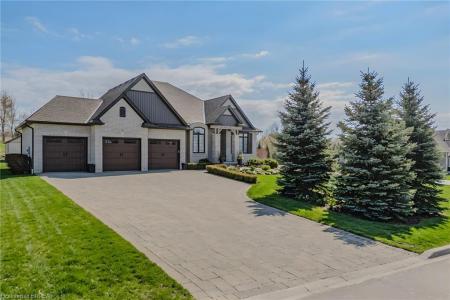 5 MOORE BOULEVARD, Brantford, Ontario N3T 0E2, Canada