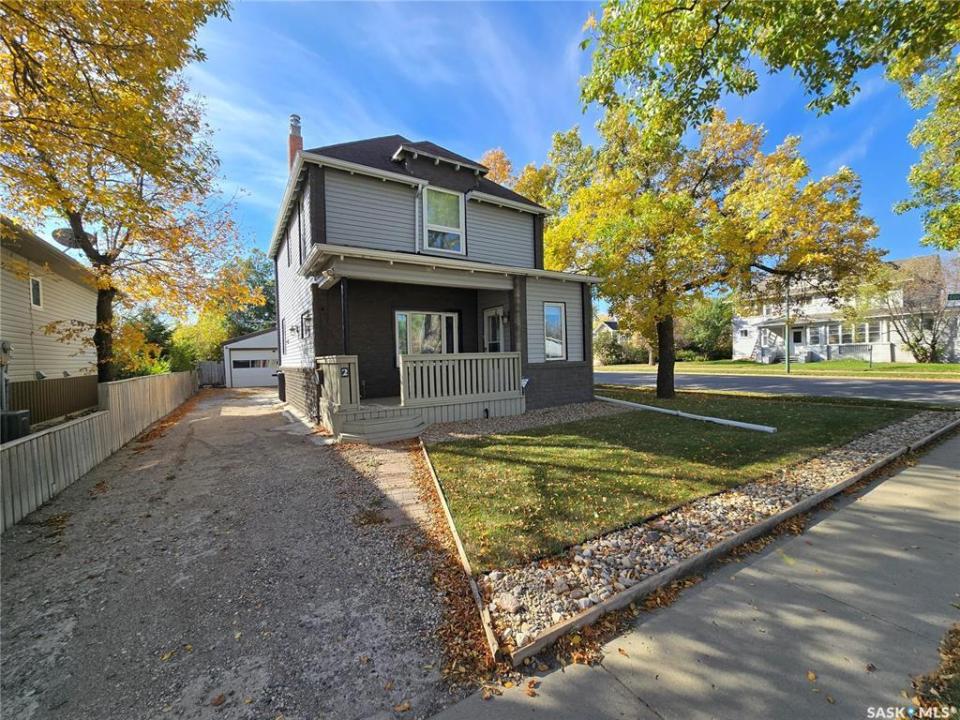 2 PRAIRIE AVENUE, Weyburn, Saskatchewan S4H 0L1, Canada