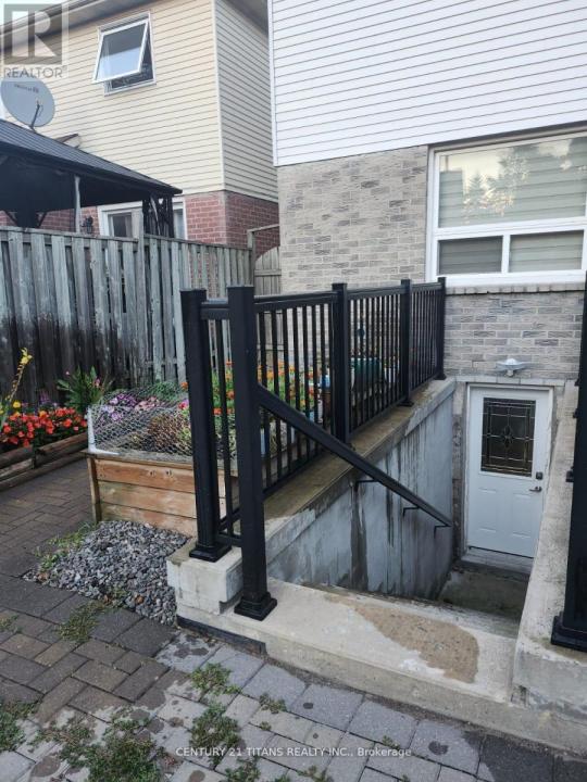 56 BARNES DRIVE, Ajax (central), Ontario L1S 5G5, Kanada