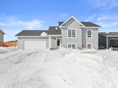 55 CRESCENTWOOD DRIVE, Steinbach, Manitoba R5G 2P9, Canada