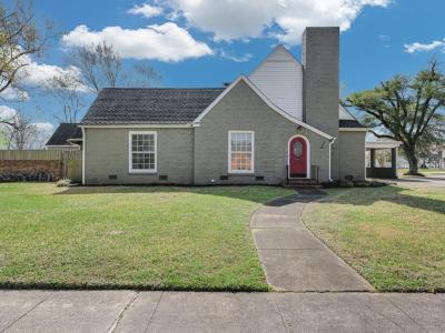 813 W Grove Avenue, Lufkin, Texas 75904, USA