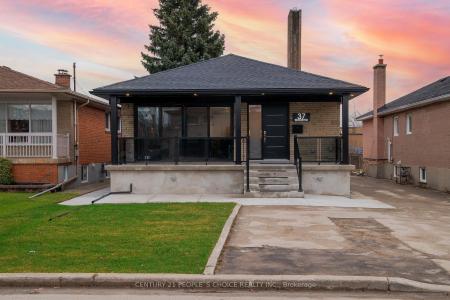 37 BENTWORTH AVENUE, Toronto, Ontario M6A 1P1, Canada