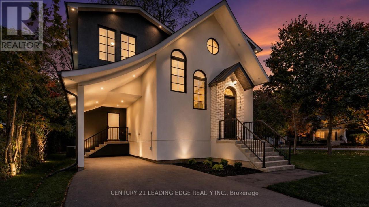 197 GLEN OAK DRIVE, Oakville (wo West), Ontario L6K 2J3, Canada