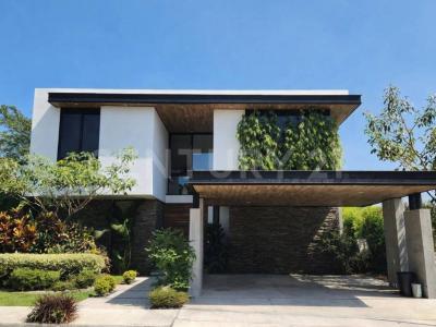 ALTOZANO Jacaranda 33,, Cuauhtemoc, Colima 28530, Mexico