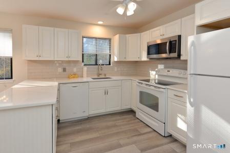 69 Heritage Village #E, Southbury, Connecticut 06488, USA